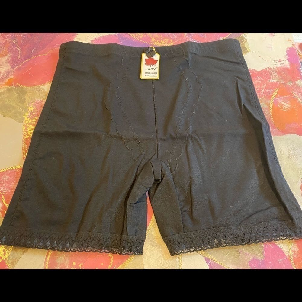 💥Lacy assorted Embroidery Design Shorts XL